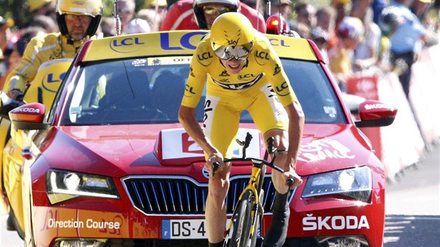 Chris Froome na trati asovky ve tinct etap Tour de France.