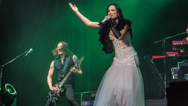 Zpěvačka Tarja Turunen na festivalu Masters of Rock ve Vizovicích v roce 2016