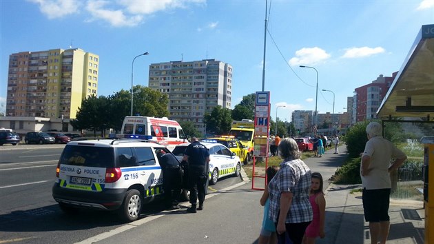 V Modanech se v ter dopoledne zranila opil ena, kter zmrn skoila pod projdjc auto. Pr potebovala omluvenku do prce (19.7.2016)