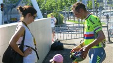 Roman Kreuziger, dcera Viktorka a manelka Michaela po etap v Bernu.