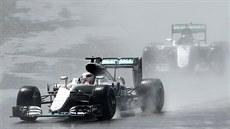 Domácí jezdec Lewis Hamilton bhem Velké ceny Británie, kterou provázelo...