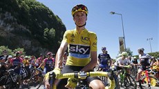 Chris Froome na startu 16. etapy Tour de France. Za ním v modrém dresu Petr...