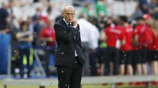 �éf rozhod�ích na evropském �ampionátu Pierluigi Collina od sebe p�ed finále...