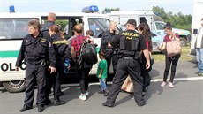 Policisté na dálnici D5 u Hemanovy Huti zastavili dodávku s benci z Iráku....