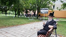 Na bývalý židovský hřbitov v Prostějově přijeli rabíni z celého světa, aby...