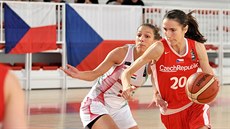 �eská juniorská reprezentantka Tereza Kracíková nají�dí na ma�arský ko�.