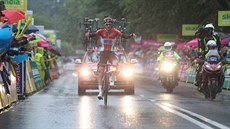 Belgi�an Tim Wellens slaví vít�zství v de�tivé páté etap� závodu Kolem Polska.