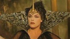 Brigitte Nielsenová v pohádce Tajemství Zlaté jeskyně 3 (1993)