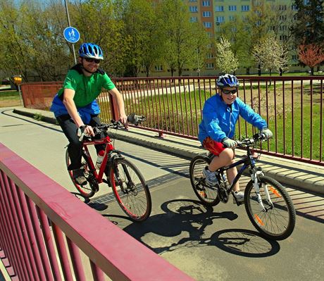 Cyklisté by mohli projet kolem Vltavy z  Borova a na Hlubokou. Stezka v...