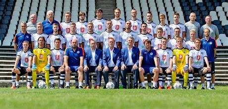 Fotbalist FC Hradec Krlov ped startem sezony 2016/2017 - doln ada zleva:...