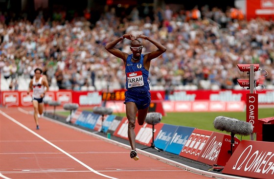 REKORDMAN MO. Brit Mo Farah vyhrál závod na 5000 metr v nejlepím letoním...