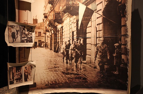 V Muzeu varšavského povstání jsou vystaveny stovky dobových fotografií.
