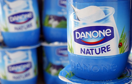 Danone a Nestlé spojili síly a investovali do kalifornského startupu Origin Materials, zaměřeného na výrobu ekologických lahví.
