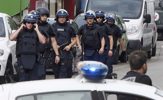 Policisté a záchranái zasahují u kostela ve francouzském...