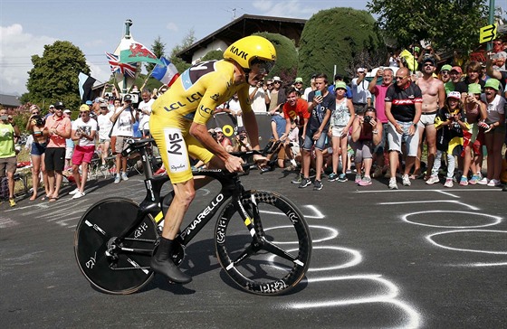 ZA DALÍM TRIUMFEM. Chris Froome bhem druhé individuální asovky na Tour de...