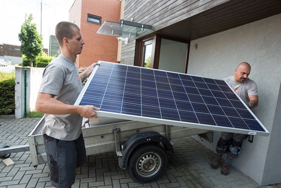Instalace solární elektrárny s bateriovým systémem v Horních M�cholupech v Praze