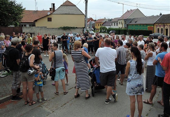 Jedna z demonstrací na podporu odvolané starostky Podolí.
