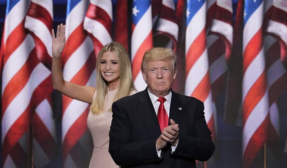 Ivanka Trumpová a její otec Donald Trump (Cleveland, 21. ervence 2016)