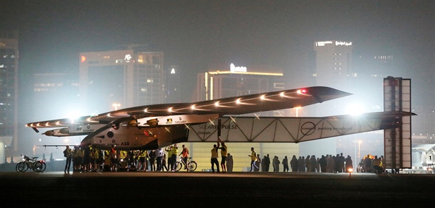 Solar plane's 10th anniversary flight marked by website's ad consent notice