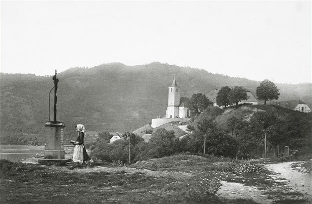 Pohled na Valtířov nedaleko Ústí nad Labem. Kolem roku 1905. Autorem snímku je...