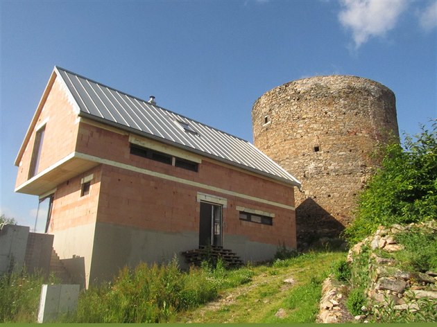 U historické baty ve Vimperku vyrostly dva nové domy.