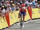 Tom Dumoulin lape do pedál v sedmnáctikilometrové asovce na Tour de France.