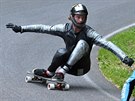 Sjezd longboardist� z vrcholu Koz�kova v �esk�m r�ji (23. �ervence 2016).