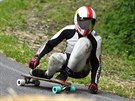 Sjezd longboardist� z vrcholu Koz�kova v �esk�m r�ji (23. �ervence 2016).