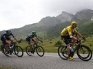 Chris Froome, ve lutém dresu pro vedoucího závodníka Tour, bhem dvacáté etapy.