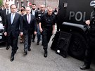 Na místo útoku dorazil i francouzský prezident François Hollande a ministr...
