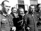 Esesátí kozátí generálové Andrej kuro a Helmut V. Pannwitz