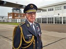 Veterán RAF Emil Boek ped svým letem na anglickém letiti Biggin Hill (21....