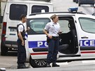 Policisté uzaveli okolí kostela ve francouzském Saint-Etienne-du-Rouvray, kde...