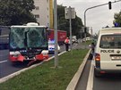V Patokov ulici v Praze se srazil autobus s kamionem (22. ervence 2016).