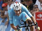 Fabio Aru míí do cíle asovky v 18. etap Tour de France.