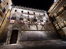 Monte dei Paschi di Siena. Vstupní portál hlavního sídla nejstarí fungující...