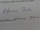 Bný podpis Petra Kroupy (dole) jako vedoucího práce.