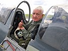 Vetern RAF Emil Boek se po nkolika desetiletch opt v Anglii proletl ve...
