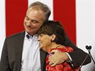 Demokratický kandidát na viceprezidenta USA Tim Kaine s manelkou Anne (25....