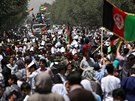 Na demonstraci proti plánované trase vedení vysokého naptí se v Kábulu sely...