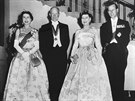 Britská královna Albta II., americký prezident Dwight Eisenhower s manelkou...