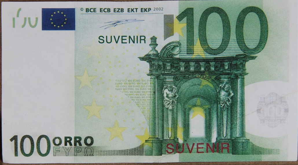 Podvodník prodával falešná eura s nápisem Suvenir, získal desetitisíce -  iDNES.cz