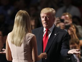 Republiknsk kandidt na prezidenta USA Donald Trump a jeho dcera Ivanka na...