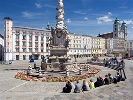 Lineck nmst Hauptplatz, nejvt v celm Rakousku, se datuje u do 13....