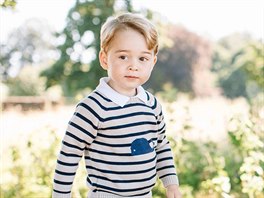 William a Kate ukázali nové fotky prince George (22. ervence 2016).