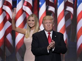 Ivanka Trumpová a její otec Donald Trump (Cleveland, 21. ervence 2016)