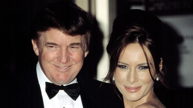 Slovinsk modelka Melania Knaussov a magnt Donald Trump na snmku z roku 2003.