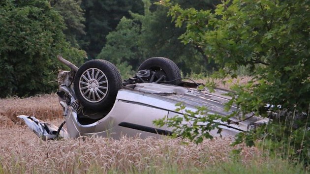 Nehoda osobnho auta mezi Kojetnem a Uhiicemi (23. ervence 2016).