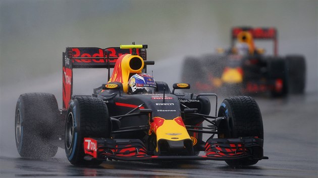 Max Verstappen, jezdec tmu Red Bull, zat bhem kvalifikace v Maarsku.