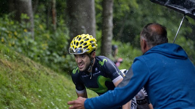 POZDJ VTZ. Jon Izaguirre Insausti z tmu Movistar stoup ve dvact etap Tour de France.